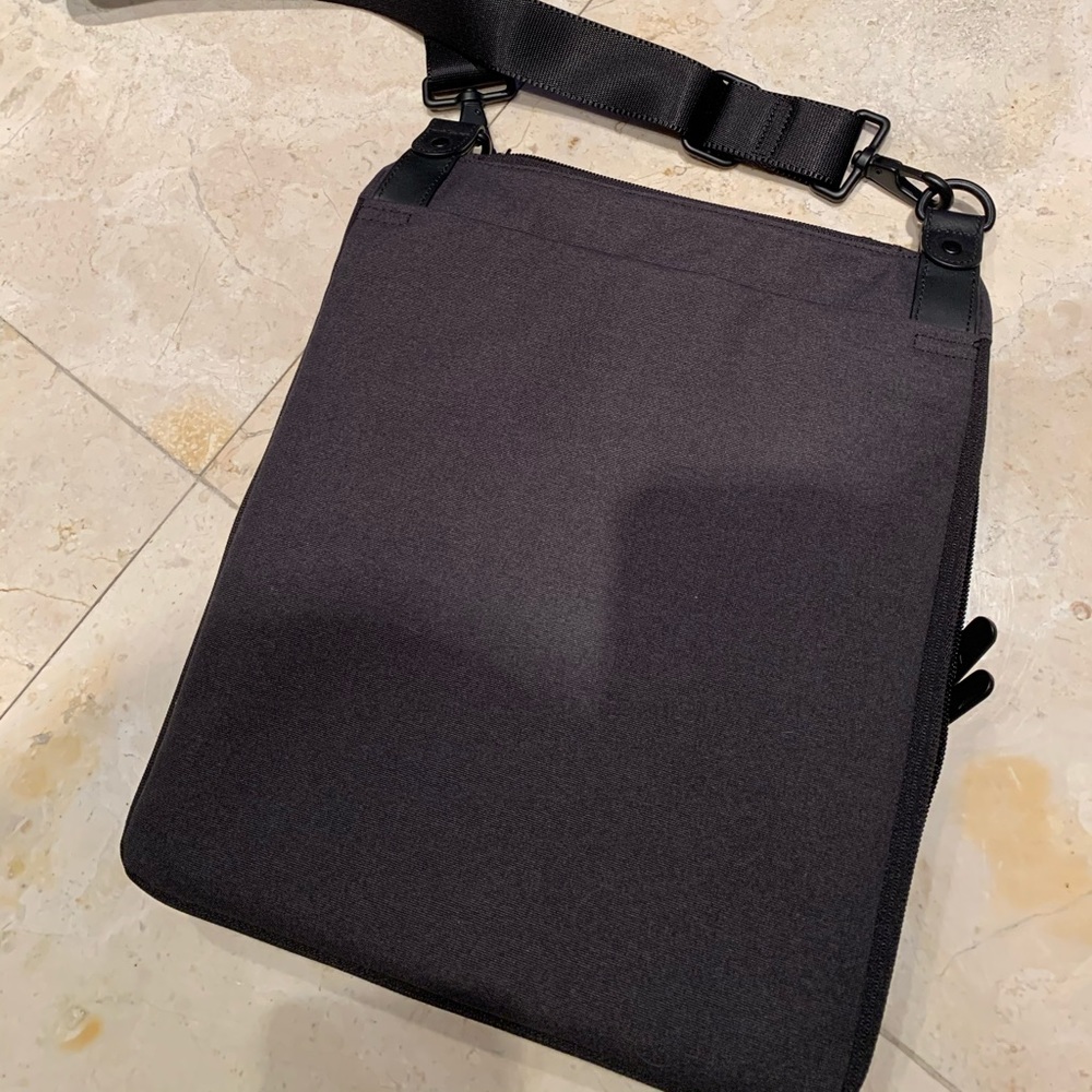 Victorinox crossbody bag (never used).